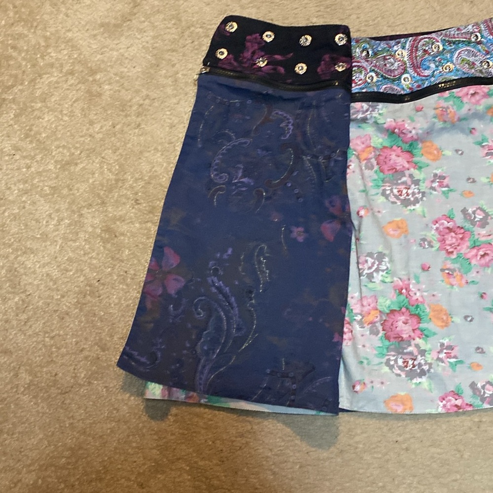 Adjustable Reversible Skirt Size Small to Medium - Picture 2 of 2